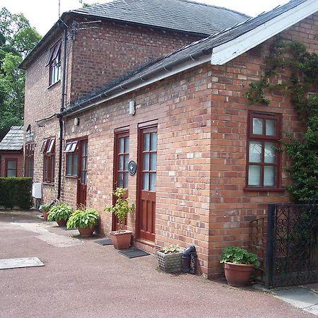 Butterfly Guest House Cheadle  Exterior foto